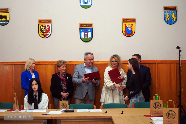 	I sesja Młodzieżowej Rady Powiatu Ząbkowickiego – radni złożyli ślubowanie i wybrali prezydium