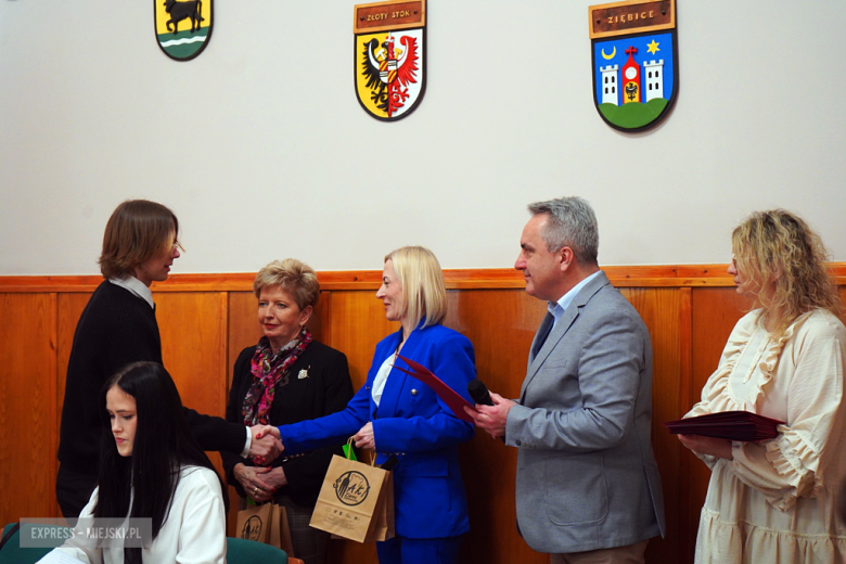 	I sesja Młodzieżowej Rady Powiatu Ząbkowickiego – radni złożyli ślubowanie i wybrali prezydium