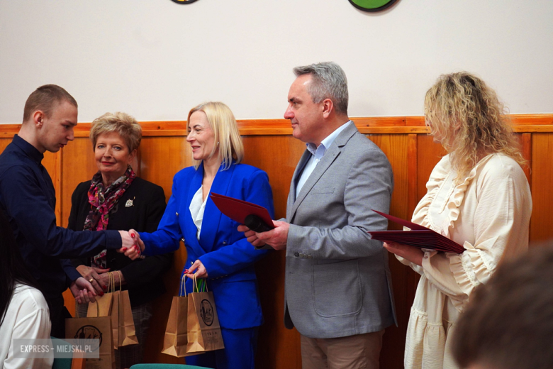 	I sesja Młodzieżowej Rady Powiatu Ząbkowickiego – radni złożyli ślubowanie i wybrali prezydium