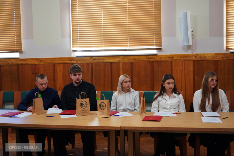 	I sesja Młodzieżowej Rady Powiatu Ząbkowickiego – radni złożyli ślubowanie i wybrali prezydium