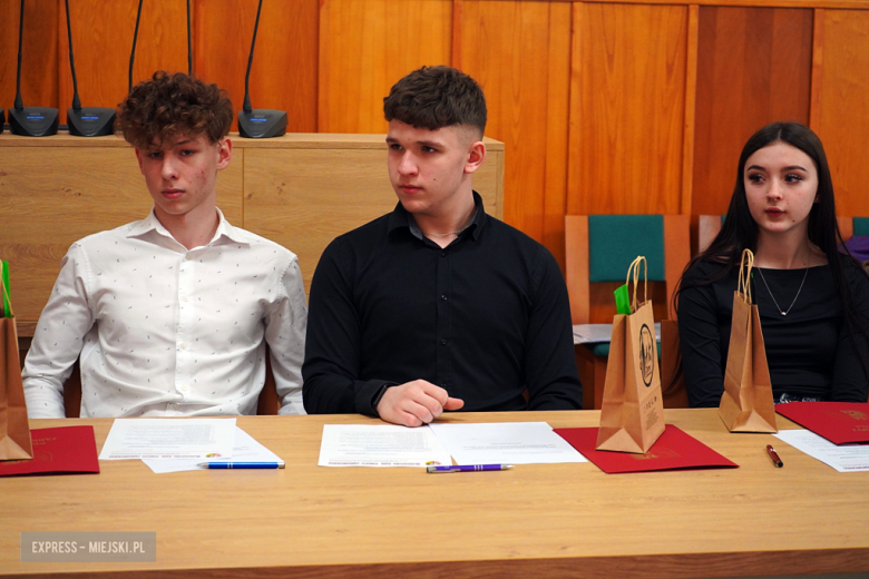 	I sesja Młodzieżowej Rady Powiatu Ząbkowickiego – radni złożyli ślubowanie i wybrali prezydium