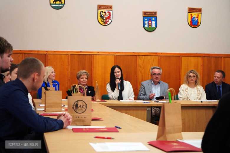 	I sesja Młodzieżowej Rady Powiatu Ząbkowickiego – radni złożyli ślubowanie i wybrali prezydium