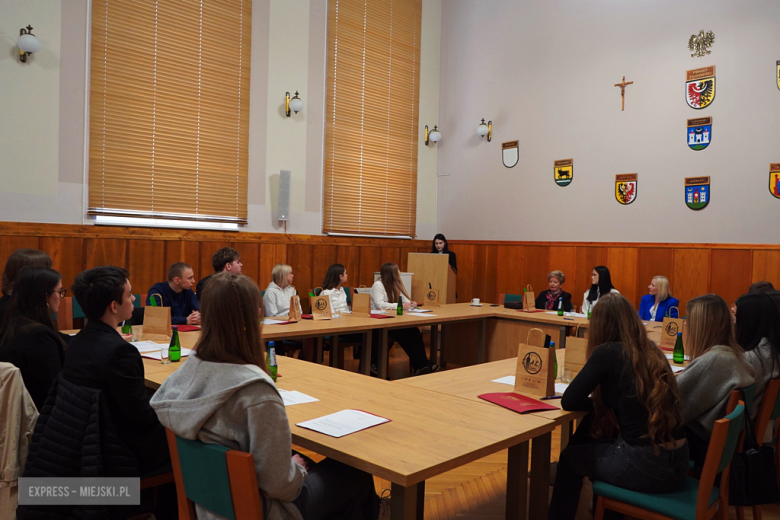 	I sesja Młodzieżowej Rady Powiatu Ząbkowickiego – radni złożyli ślubowanie i wybrali prezydium