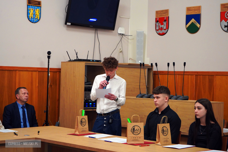 	I sesja Młodzieżowej Rady Powiatu Ząbkowickiego – radni złożyli ślubowanie i wybrali prezydium