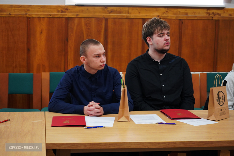 	I sesja Młodzieżowej Rady Powiatu Ząbkowickiego – radni złożyli ślubowanie i wybrali prezydium