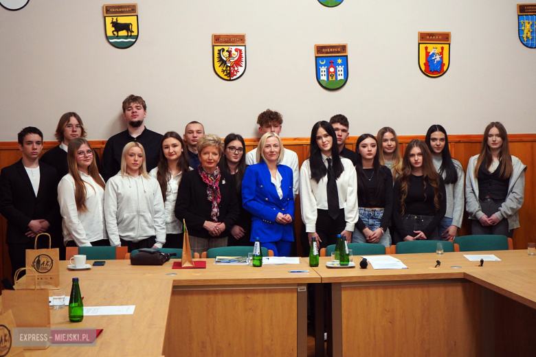 	I sesja Młodzieżowej Rady Powiatu Ząbkowickiego – radni złożyli ślubowanie i wybrali prezydium