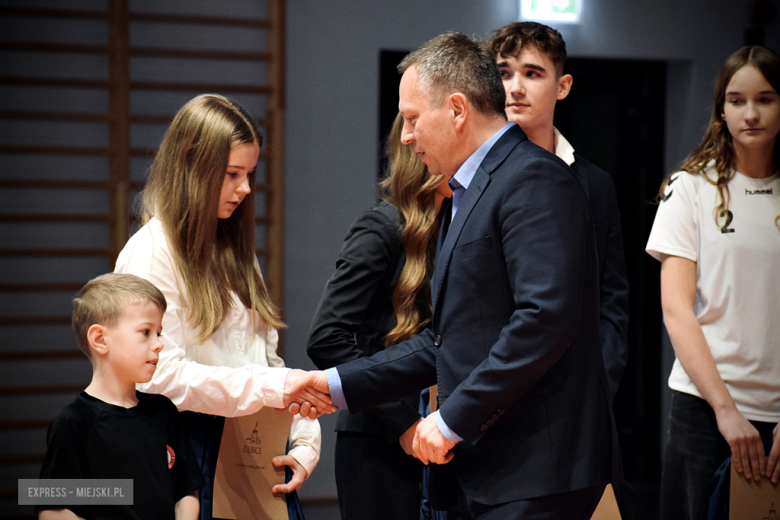 Gminna Gala Sportu w Ziębicach. Wręczono nagrody dla sportowców, drużyn, działaczy i trenerów