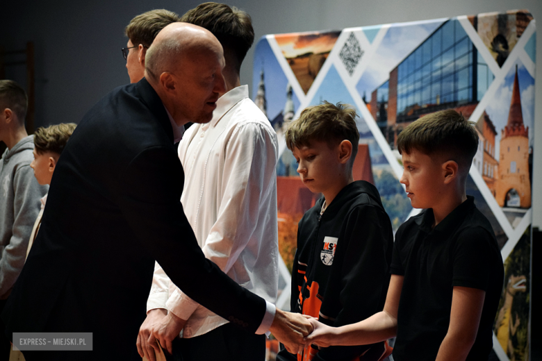 Gminna Gala Sportu w Ziębicach. Wręczono nagrody dla sportowców, drużyn, działaczy i trenerów