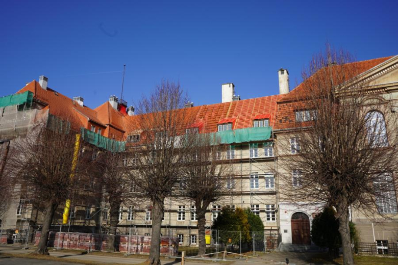 Trwają prace przy termomodernizacji budynku Liceum Ogólnokształcącego w Ząbkowicach Śląskich