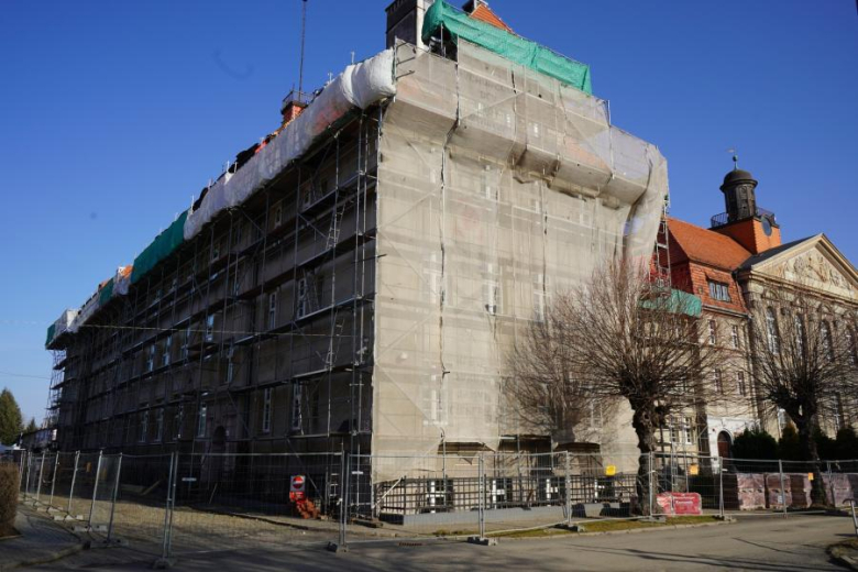 Trwają prace przy termomodernizacji budynku Liceum Ogólnokształcącego w Ząbkowicach Śląskich