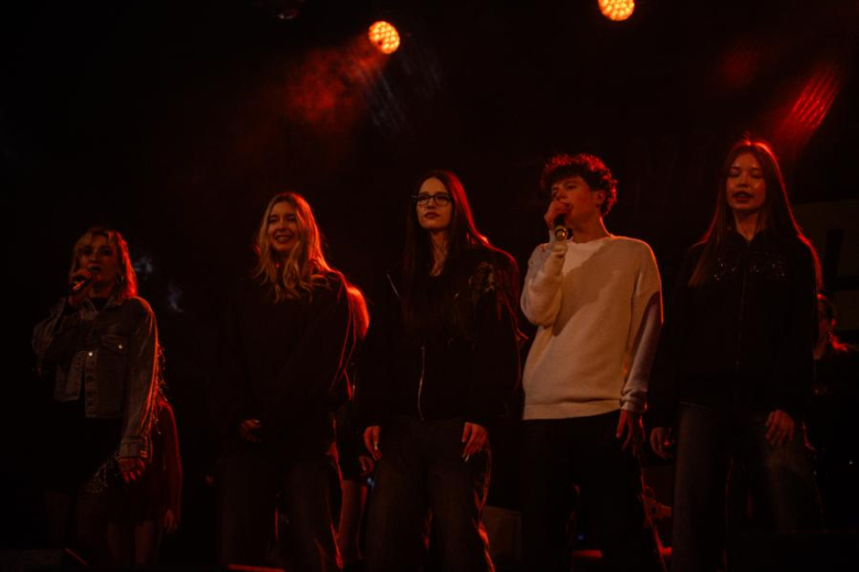 „Zanim zamilknę” – poruszający głos młodego pokolenia na scenie w Ząbkowicach Śląskich