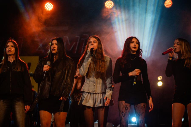 „Zanim zamilknę” – poruszający głos młodego pokolenia na scenie w Ząbkowicach Śląskich