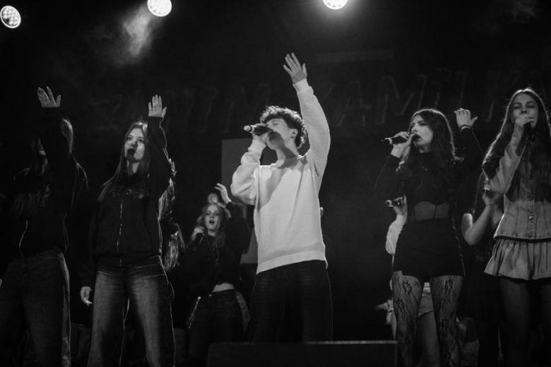 „Zanim zamilknę” – poruszający głos młodego pokolenia na scenie w Ząbkowicach Śląskich