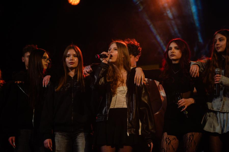 „Zanim zamilknę” – poruszający głos młodego pokolenia na scenie w Ząbkowicach Śląskich