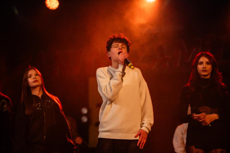 „Zanim zamilknę” – poruszający głos młodego pokolenia na scenie w Ząbkowicach Śląskich