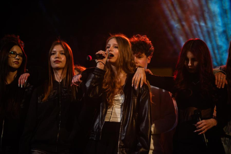 „Zanim zamilknę” – poruszający głos młodego pokolenia na scenie w Ząbkowicach Śląskich