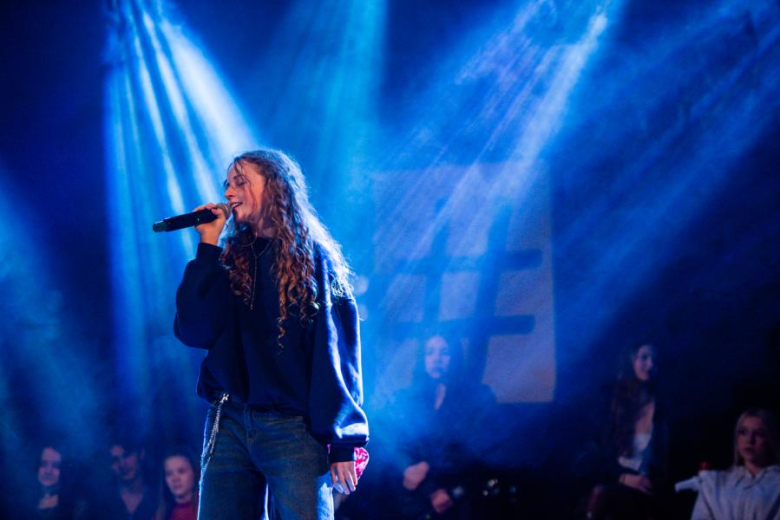 „Zanim zamilknę” – poruszający głos młodego pokolenia na scenie w Ząbkowicach Śląskich