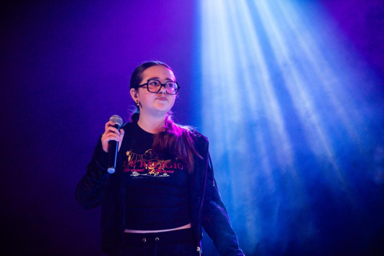 „Zanim zamilknę” – poruszający głos młodego pokolenia na scenie w Ząbkowicach Śląskich