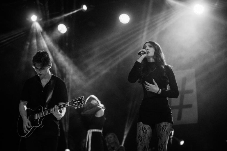 „Zanim zamilknę” – poruszający głos młodego pokolenia na scenie w Ząbkowicach Śląskich