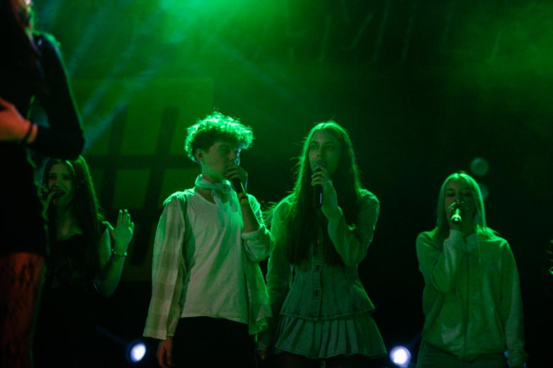 „Zanim zamilknę” – poruszający głos młodego pokolenia na scenie w Ząbkowicach Śląskich