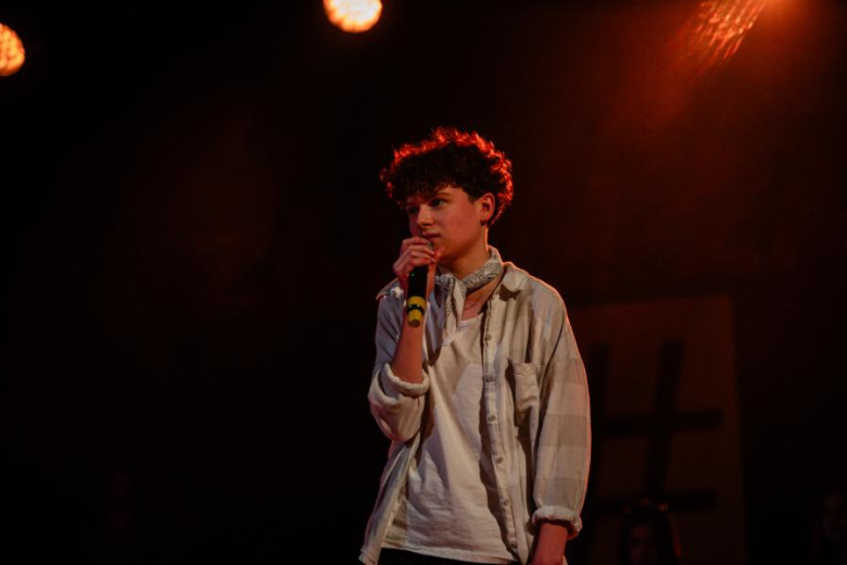 „Zanim zamilknę” – poruszający głos młodego pokolenia na scenie w Ząbkowicach Śląskich