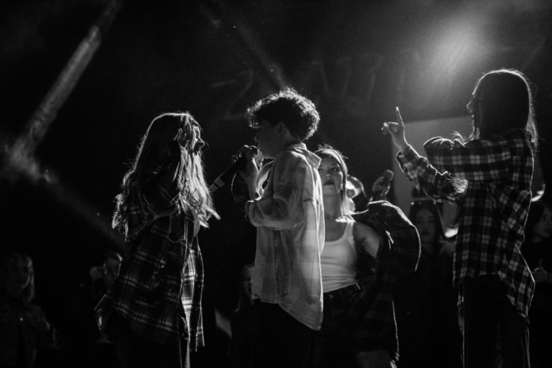 „Zanim zamilknę” – poruszający głos młodego pokolenia na scenie w Ząbkowicach Śląskich