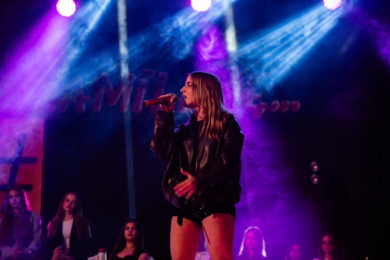 „Zanim zamilknę” – poruszający głos młodego pokolenia na scenie w Ząbkowicach Śląskich