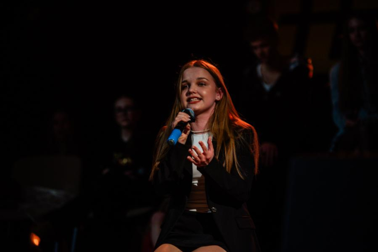 „Zanim zamilknę” – poruszający głos młodego pokolenia na scenie w Ząbkowicach Śląskich