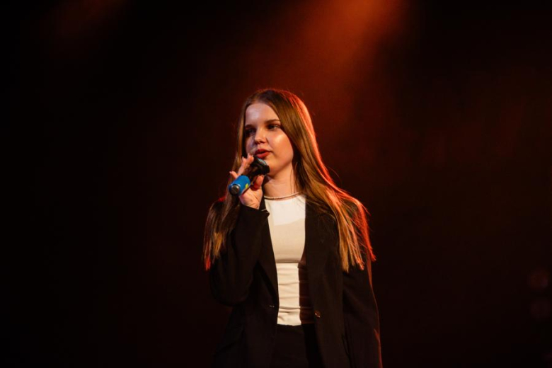 „Zanim zamilknę” – poruszający głos młodego pokolenia na scenie w Ząbkowicach Śląskich