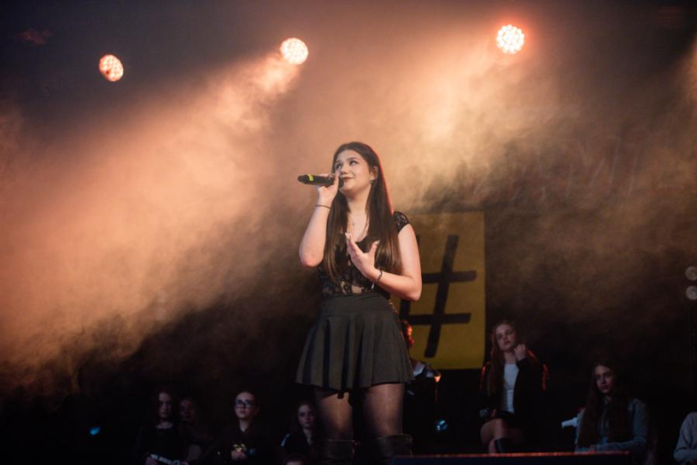 „Zanim zamilknę” – poruszający głos młodego pokolenia na scenie w Ząbkowicach Śląskich