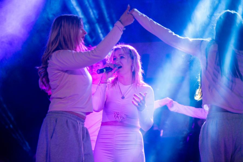 „Zanim zamilknę” – poruszający głos młodego pokolenia na scenie w Ząbkowicach Śląskich