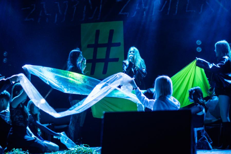 „Zanim zamilknę” – poruszający głos młodego pokolenia na scenie w Ząbkowicach Śląskich