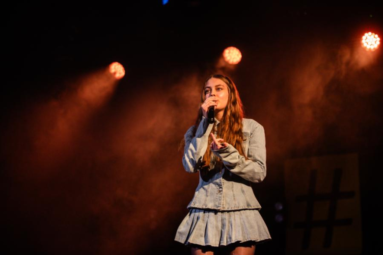 „Zanim zamilknę” – poruszający głos młodego pokolenia na scenie w Ząbkowicach Śląskich