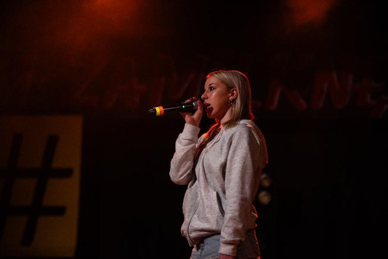 „Zanim zamilknę” – poruszający głos młodego pokolenia na scenie w Ząbkowicach Śląskich