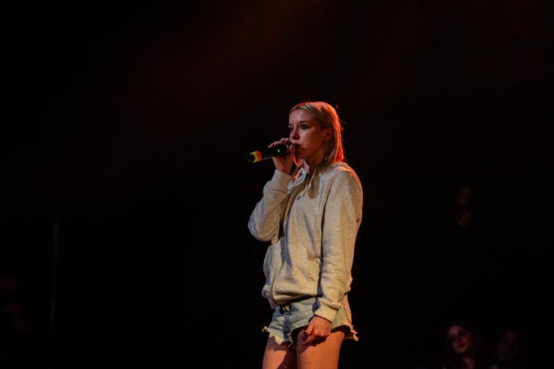 „Zanim zamilknę” – poruszający głos młodego pokolenia na scenie w Ząbkowicach Śląskich