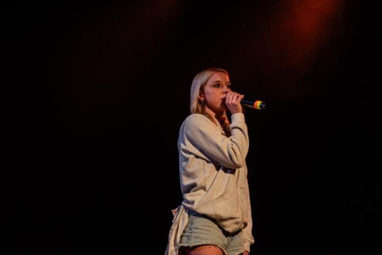 „Zanim zamilknę” – poruszający głos młodego pokolenia na scenie w Ząbkowicach Śląskich