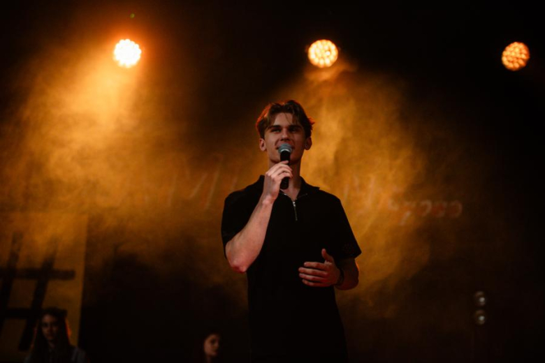 „Zanim zamilknę” – poruszający głos młodego pokolenia na scenie w Ząbkowicach Śląskich