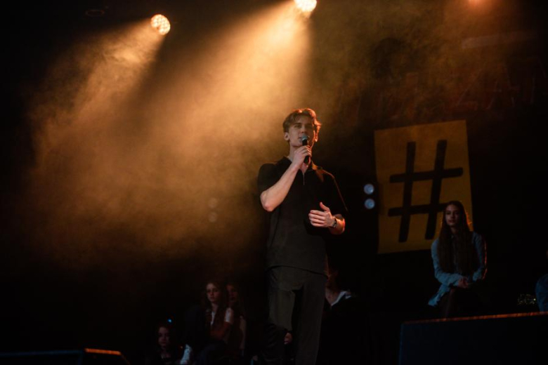 „Zanim zamilknę” – poruszający głos młodego pokolenia na scenie w Ząbkowicach Śląskich