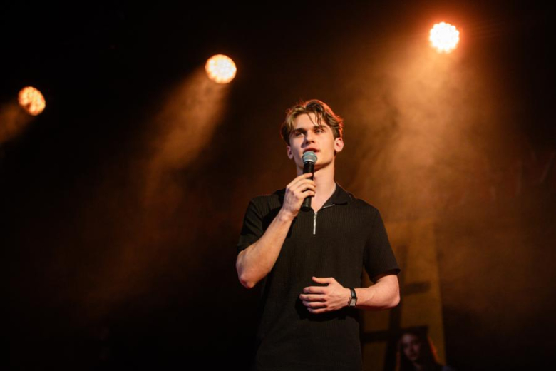 „Zanim zamilknę” – poruszający głos młodego pokolenia na scenie w Ząbkowicach Śląskich