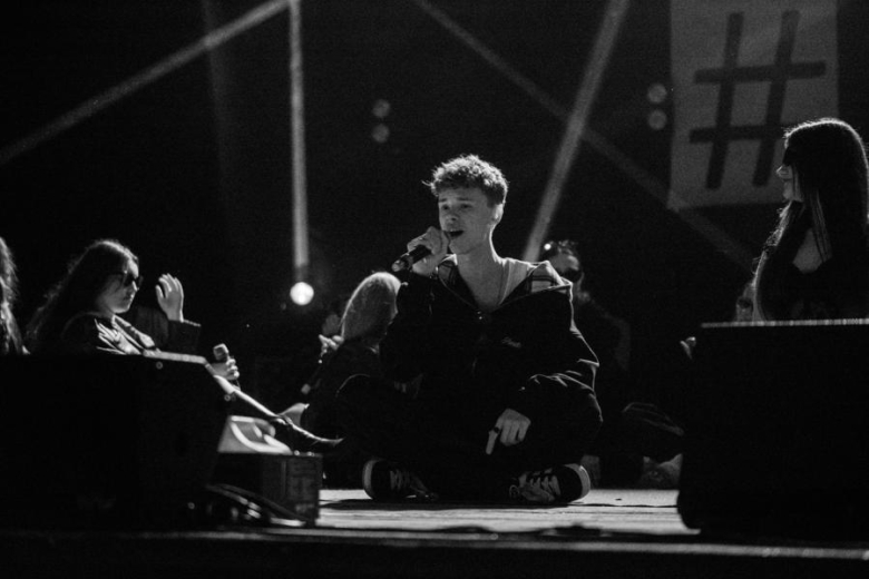 „Zanim zamilknę” – poruszający głos młodego pokolenia na scenie w Ząbkowicach Śląskich