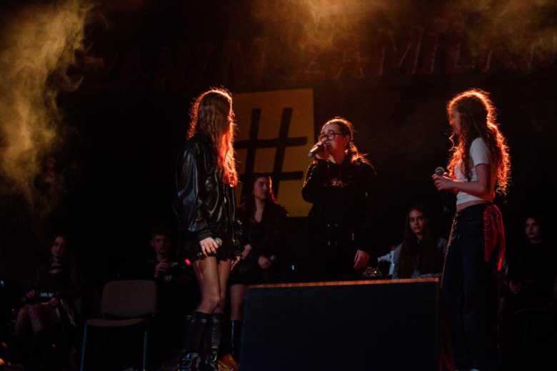 „Zanim zamilknę” – poruszający głos młodego pokolenia na scenie w Ząbkowicach Śląskich