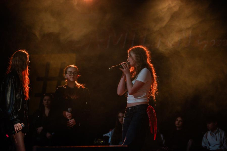 „Zanim zamilknę” – poruszający głos młodego pokolenia na scenie w Ząbkowicach Śląskich