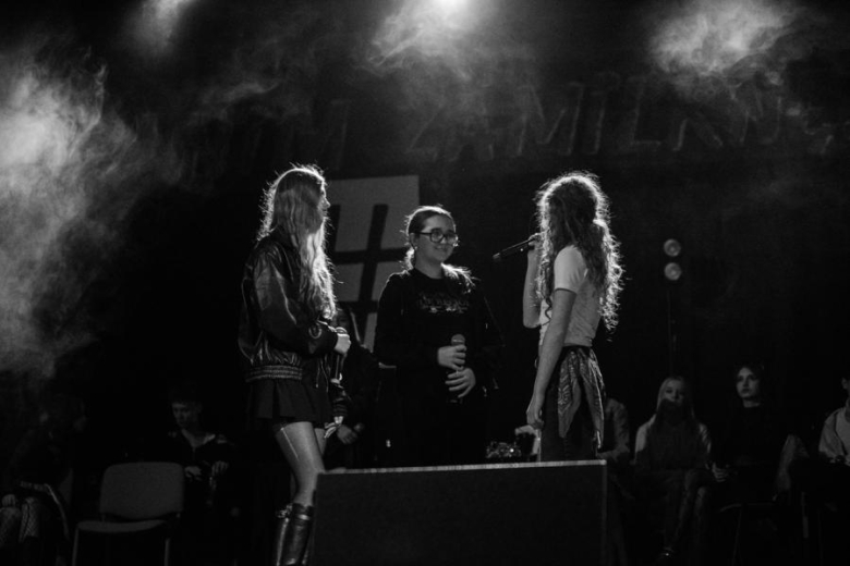 „Zanim zamilknę” – poruszający głos młodego pokolenia na scenie w Ząbkowicach Śląskich