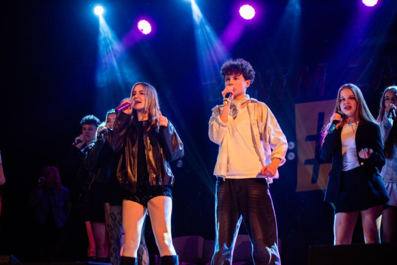 „Zanim zamilknę” – poruszający głos młodego pokolenia na scenie w Ząbkowicach Śląskich