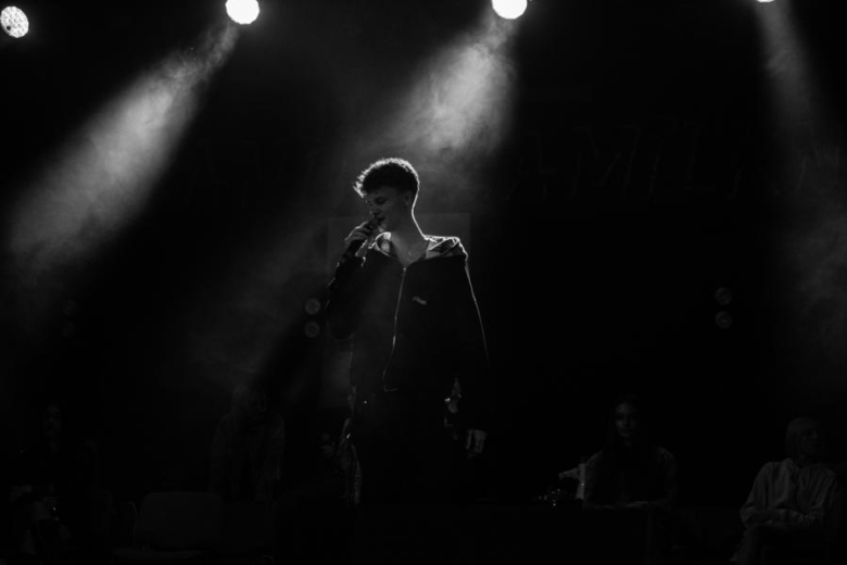 „Zanim zamilknę” – poruszający głos młodego pokolenia na scenie w Ząbkowicach Śląskich