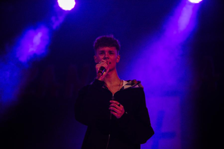 „Zanim zamilknę” – poruszający głos młodego pokolenia na scenie w Ząbkowicach Śląskich