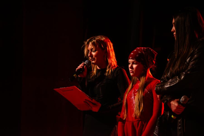 „Zanim zamilknę” – poruszający głos młodego pokolenia na scenie w Ząbkowicach Śląskich