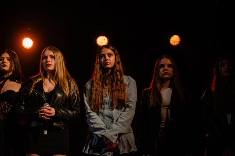 „Zanim zamilknę” – poruszający głos młodego pokolenia na scenie w Ząbkowicach Śląskich