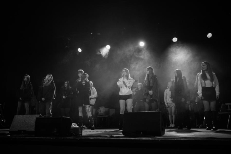 „Zanim zamilknę” – poruszający głos młodego pokolenia na scenie w Ząbkowicach Śląskich