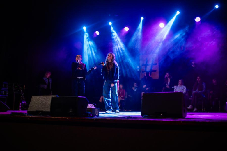 „Zanim zamilknę” – poruszający głos młodego pokolenia na scenie w Ząbkowicach Śląskich